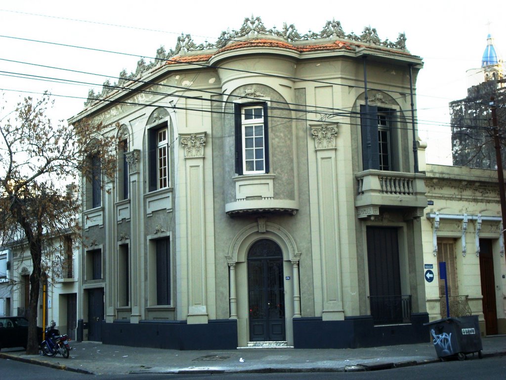 Antigua Casona De Paraguay y Cochabamba en Rosario - Santa Fe - Argentina, Росарио
