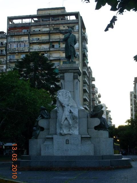 Rosario - Plaza Sarmiento ( www.alepolvorines.com.ar ), Росарио