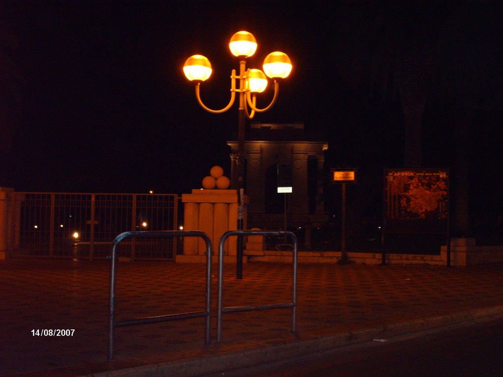 Monumento ai Caduti in notturna, Андрия