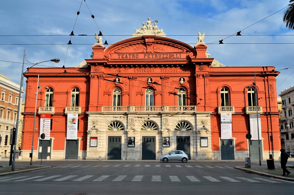 Театар Петруцели~~~Teatro Petruzzelli, Бари