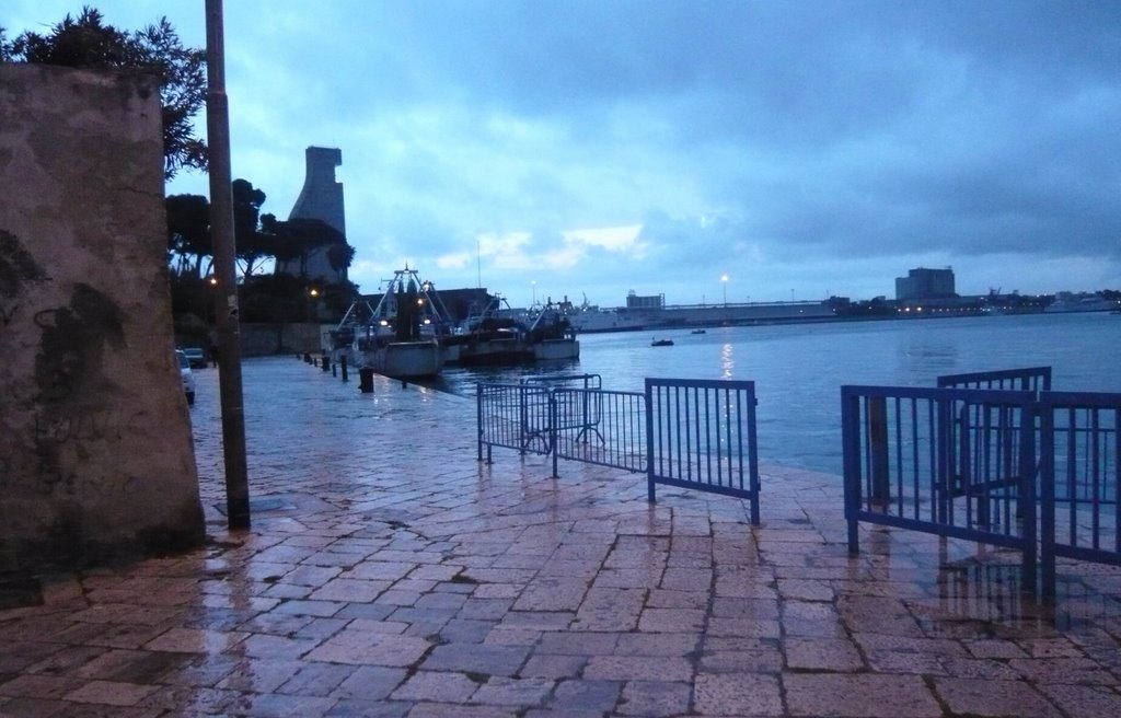 Brindisi, view of the port on a rainy March afternoon, Бриндизи