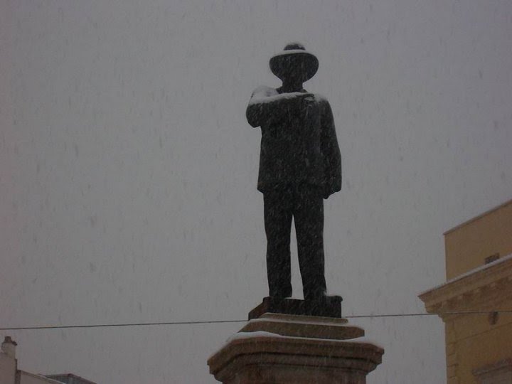 Statua di Imbriani  sotto la neve, Корато