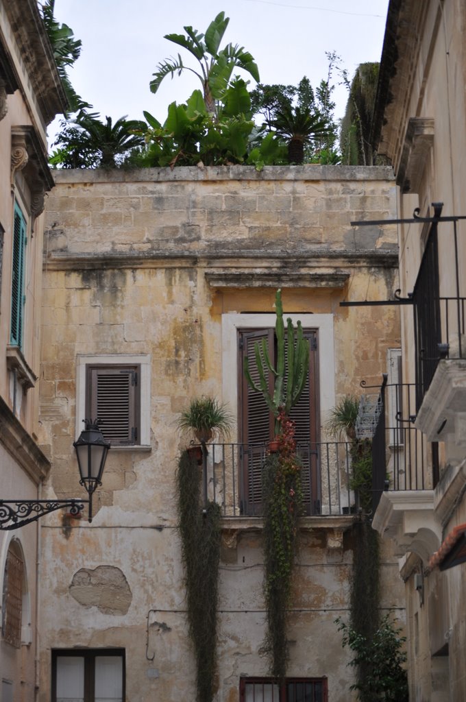 Lecce-centro storico-stessa foto..ma a sbornia smaltita..., Лечче