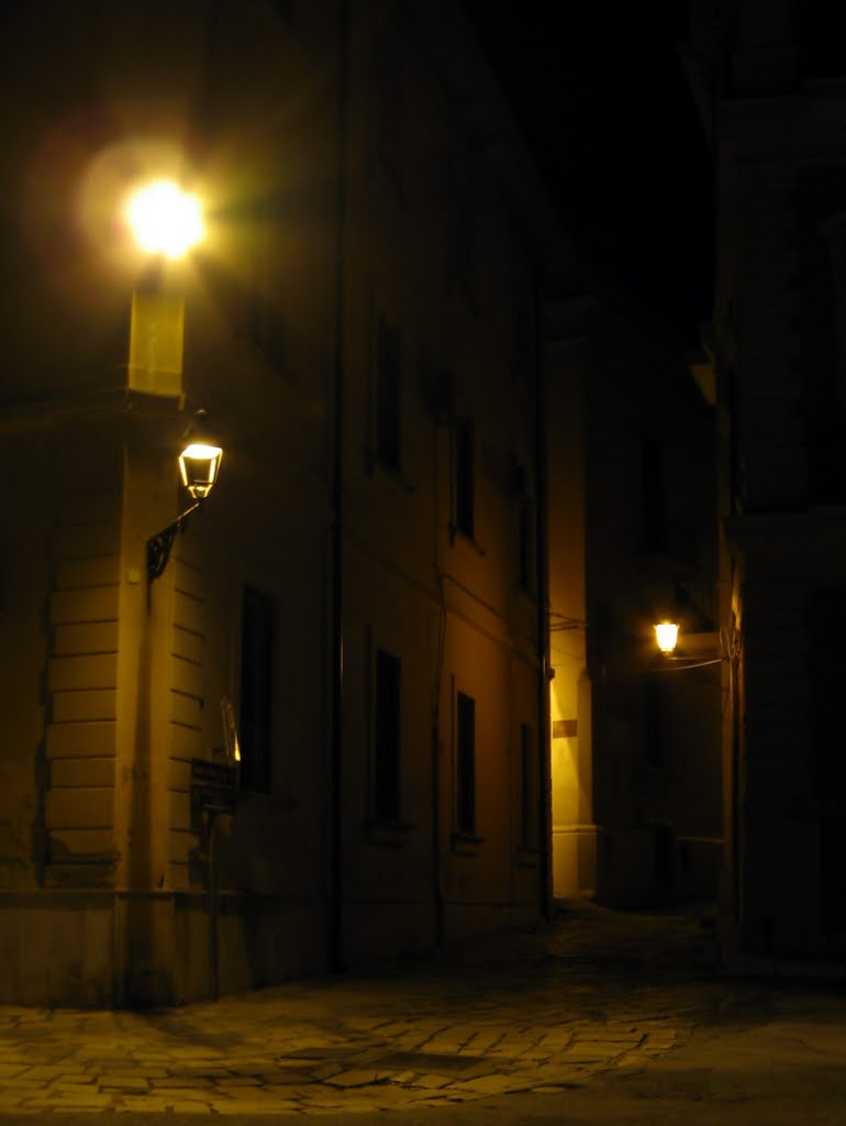Taranto Vecchia _ street night view, Таранто
