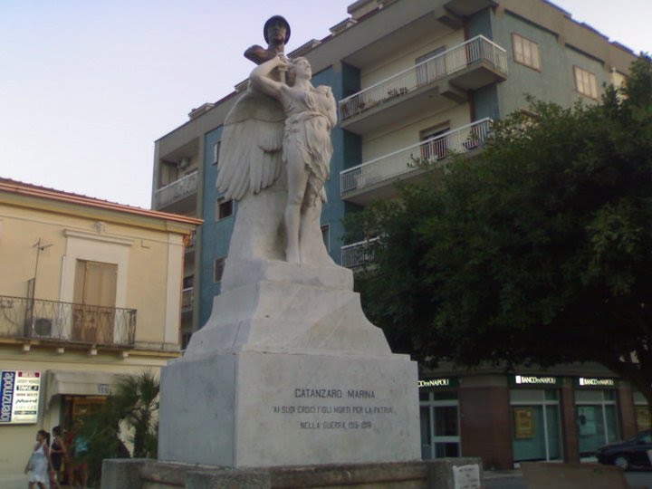 Statue at the war memorial, Катанцаро