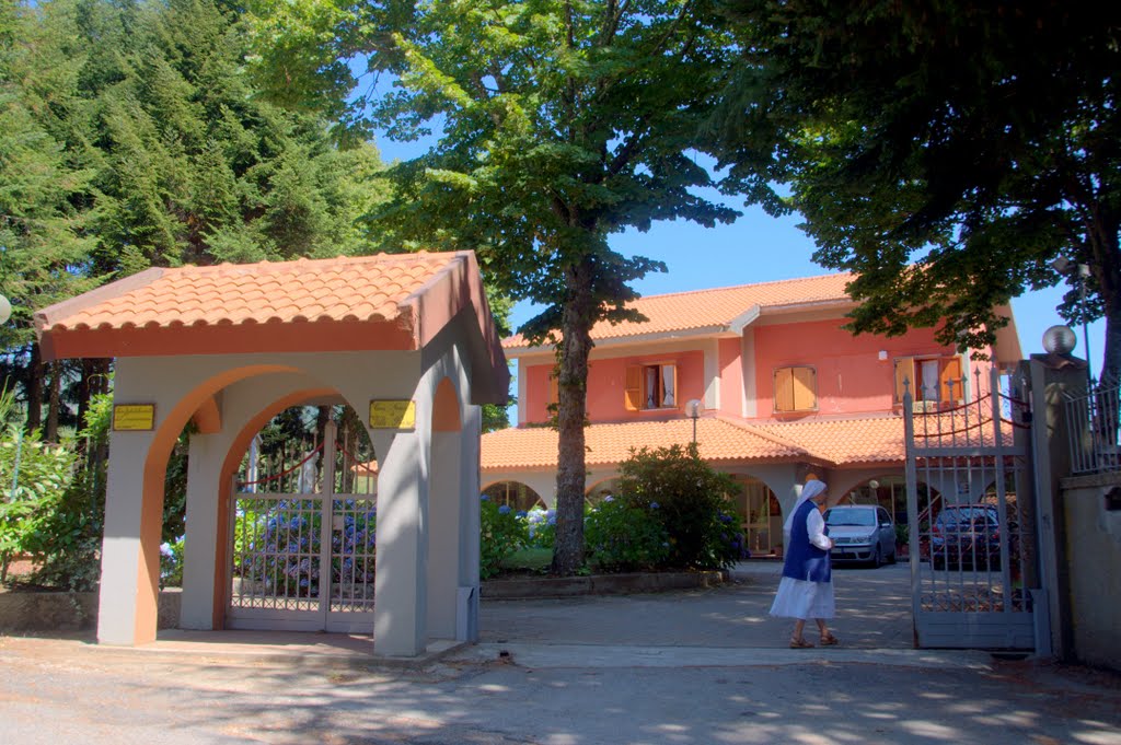 Ingresso Casa Nazareth Villa Rosa, Косенца