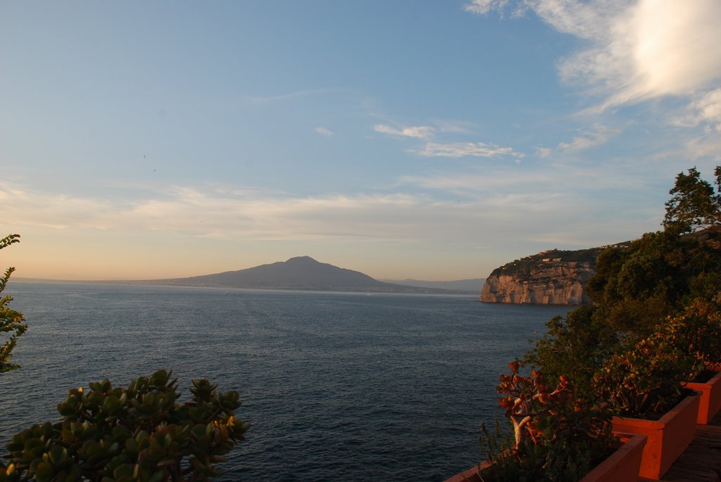 SantAgnello: vista del golfo di Napoli, Сорренто
