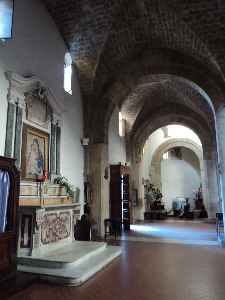 Interno della chiesa di Santa Maria a Piazza, Аверса