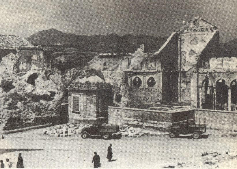Resti del transetto destro del Duomo settembre 1943, Беневенто