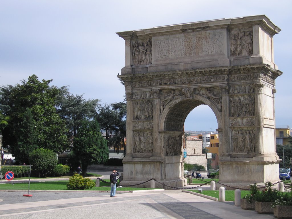 Arco Traiano (lato città), Беневенто