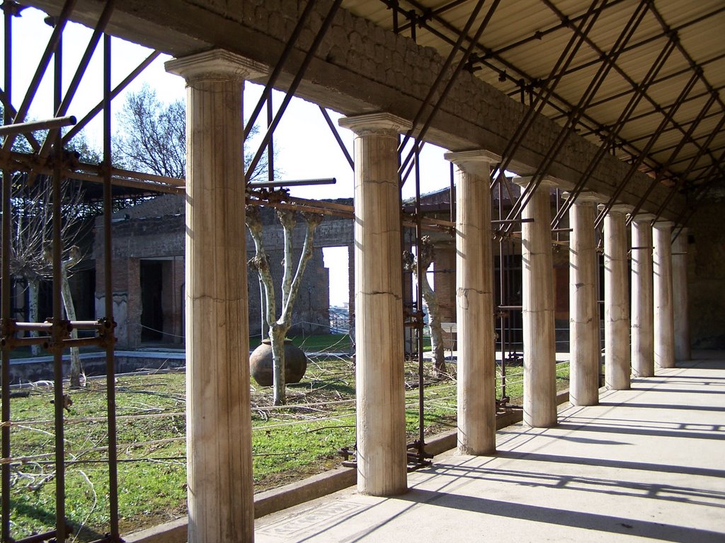 Villa S.Marco di Castellammare di Stabia - Il Portico della Piscina, Кастелламмаре-ди-Стабия