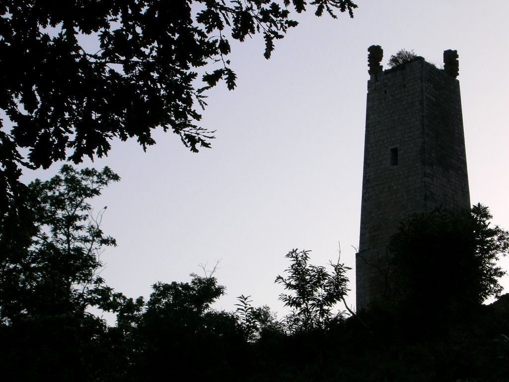 Torre longobarda (ai cui piedi faranno una discarica), Ночера-Инфериоре