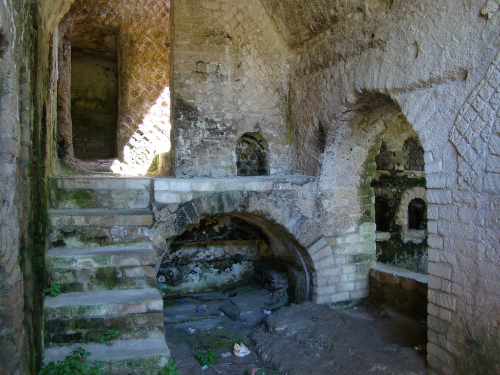 Pozzuoli - Via Celle - Necropoli romana - LInterno, Поццуоли