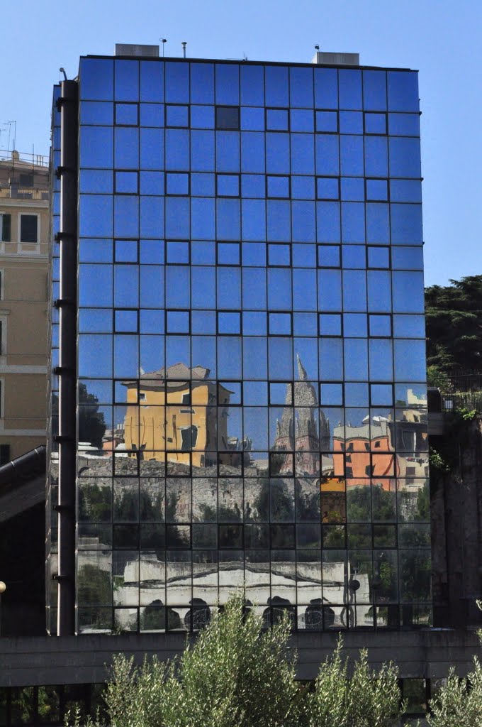 Genova - Centro storico....riflesso  (To enlarge), Генуя