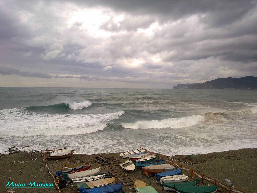 Savona, forte mareggiata vista dal Prolungamento a Mare (allerta meteo del 08 Novembre 2011), Савона