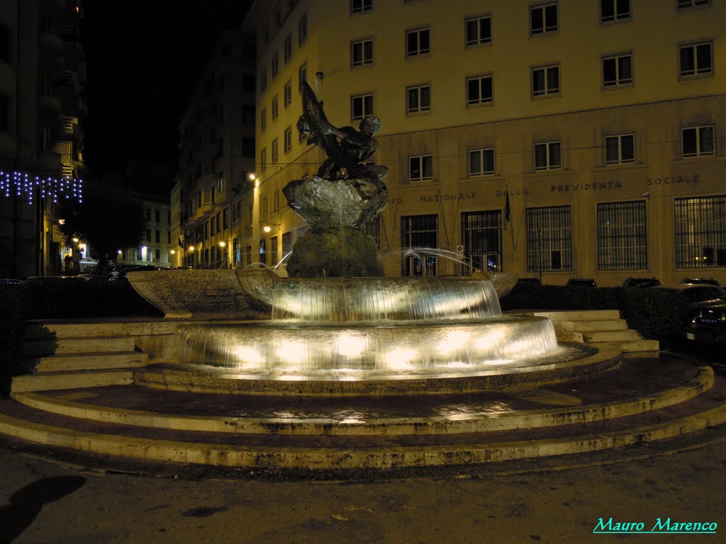 Savona, Piazza Marconi con la fontana illuminata (opera di Renata Cuneo), Савона