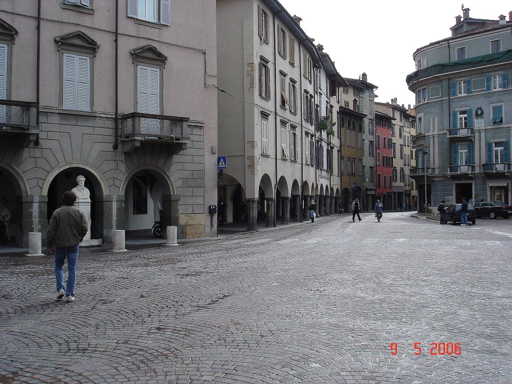 Bergamo - Praça Pontida - Vilson Flôres, Бергамо