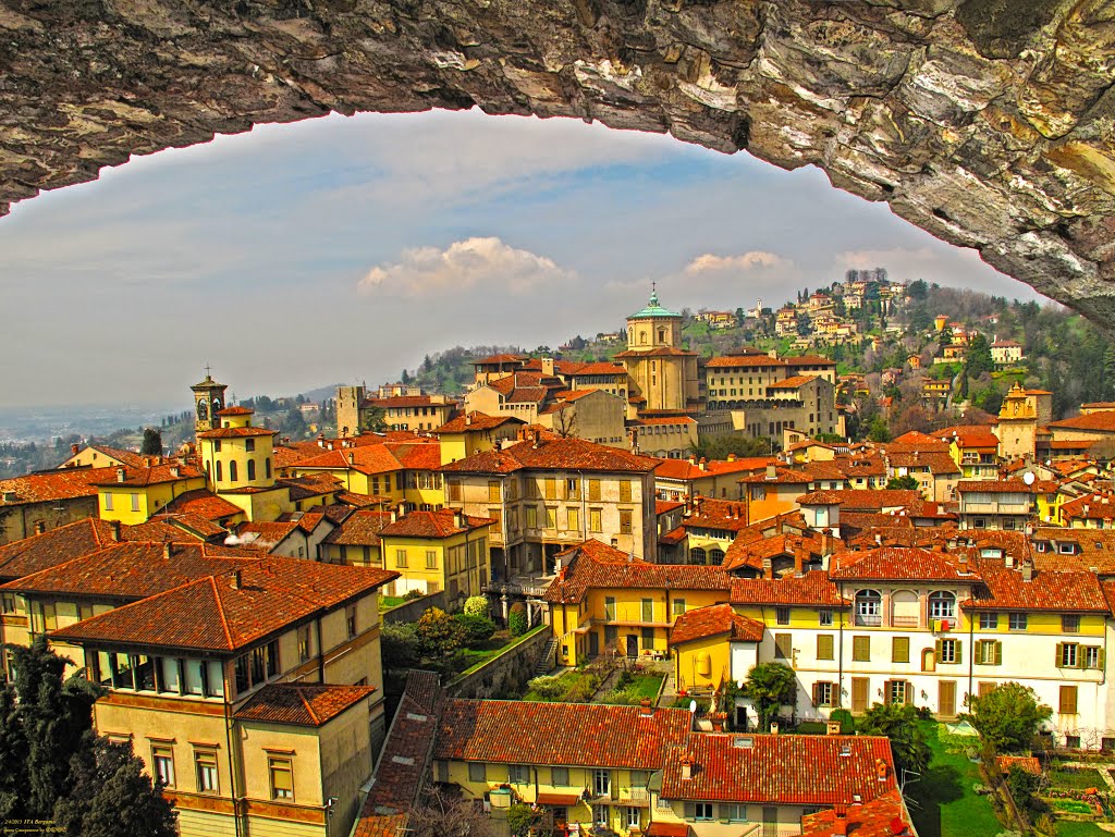 ITA Bergamo (Citta Alta e San Vigilio) from Campanone della Torre Civica by KWOT, Бергамо