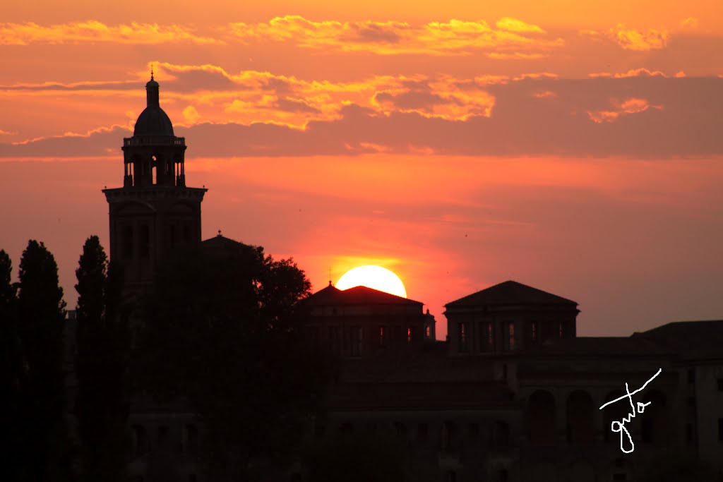 Mantova, la città dai mille tramonti - Dalla serie tramonto e campanile., Мантуя