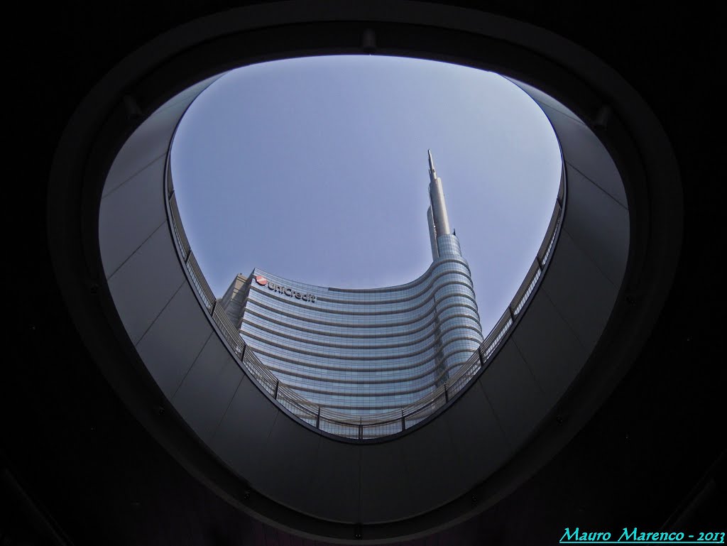Milano, Piazza Gae Aulenti. Il grattacielo dellUniCredit - The Hole, Милан