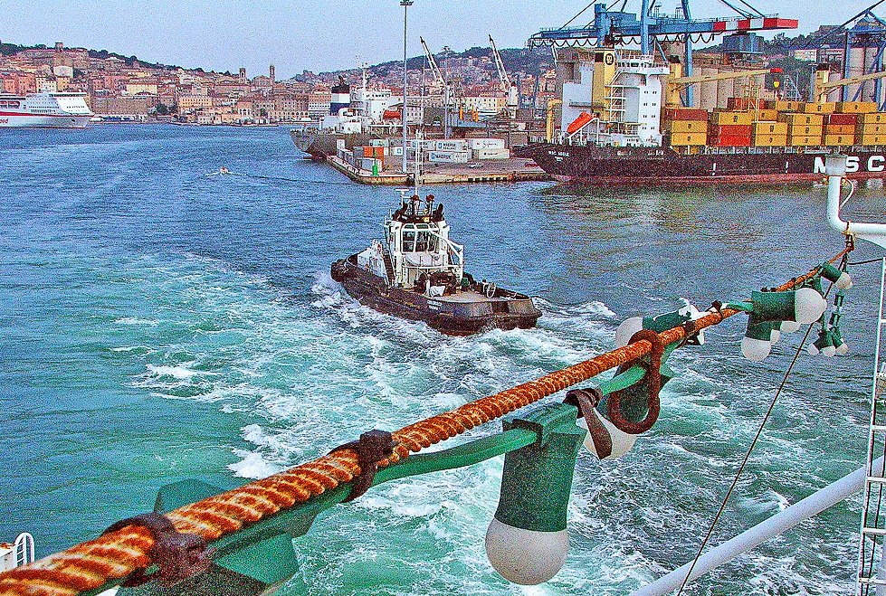 Scorcio sul porto di Ancona, Анкона
