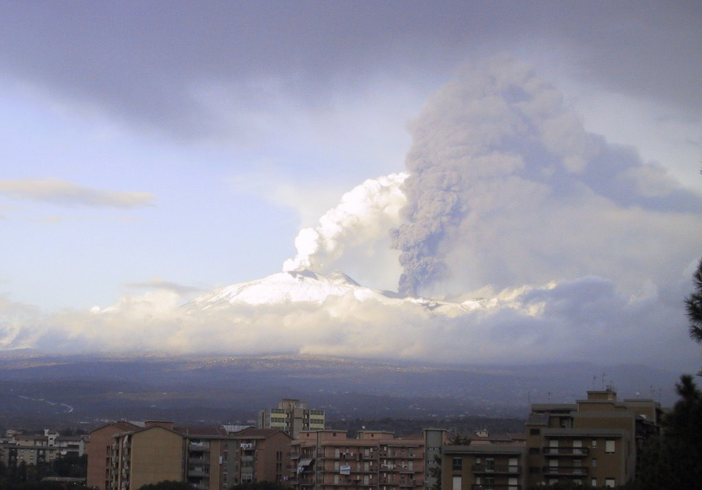 Vista Eruzione Etna dicembre 2005, Патерно