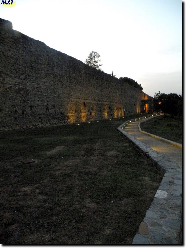 Luci sul muro di cinta ! (750° foto su google earth), Ареццо