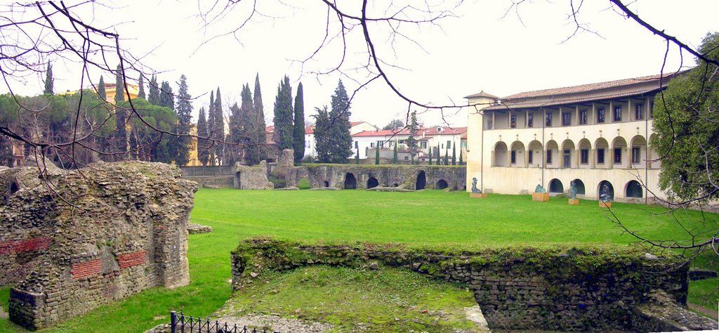 Arezzo - Anfiteatro Romano II Sec. d.C. e Museo Archeologico -, Ареццо