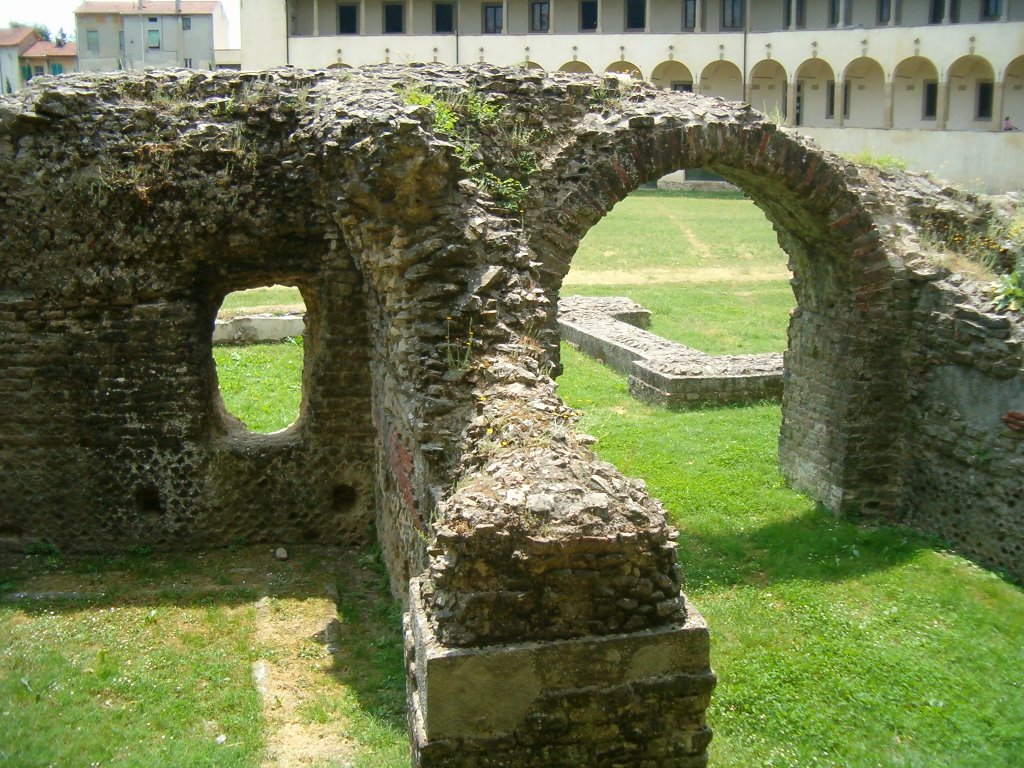 Arezzo, anfiteatro romano, Ареццо