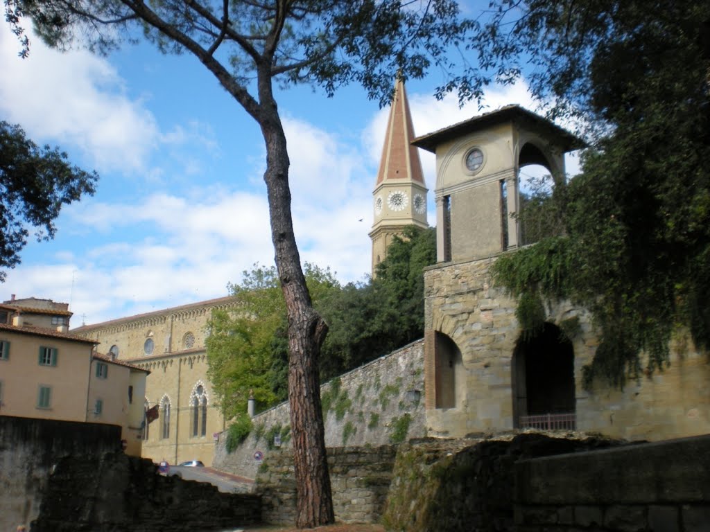 Arezzo, scorcio del duomo, Ареццо