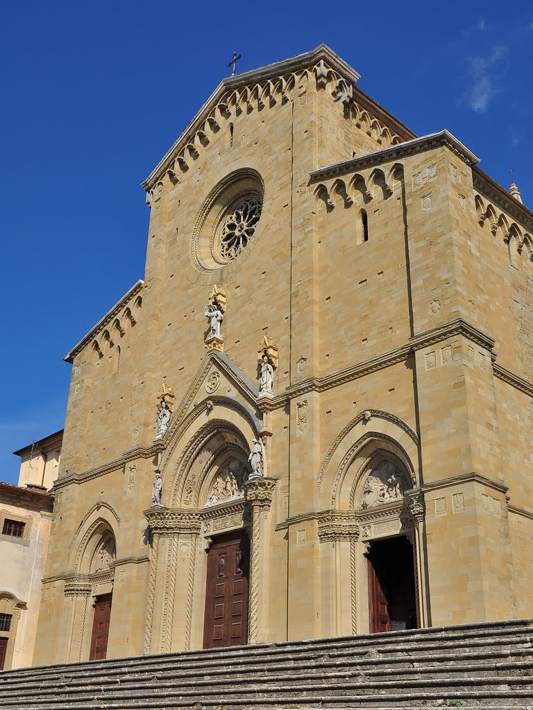 Arezzo: la facciata del Duomo (19-08-2010), Ареццо