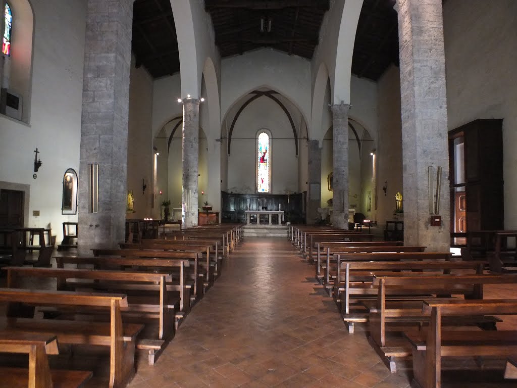 Poggibonsi - Interno della chiesa di S.Lorenzo - 20-7-2014, Виареджио