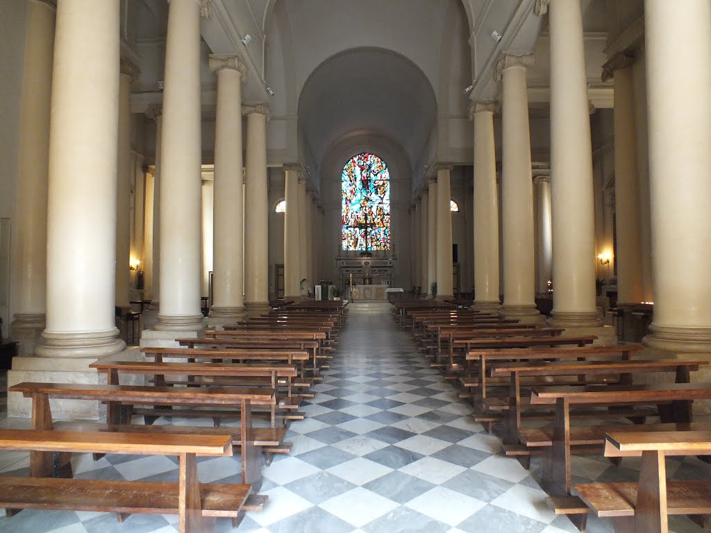 Poggibonsi - Interno della chiesa di S.Maria Assunta - 20-7-2014, Виареджио