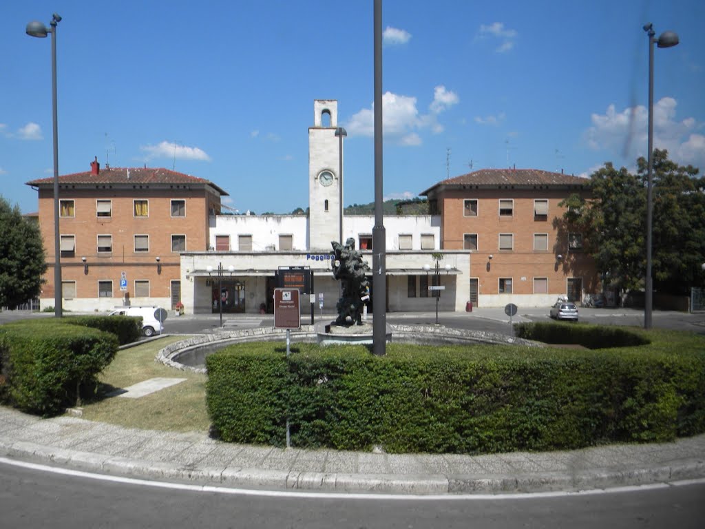 Poggibonsi - San Gimignano train station, Виареджио