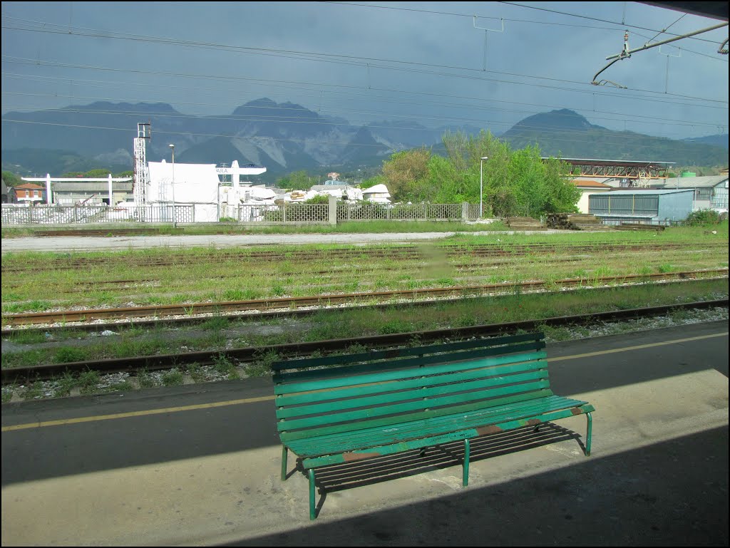 stazione FS di Carrara, Каррара
