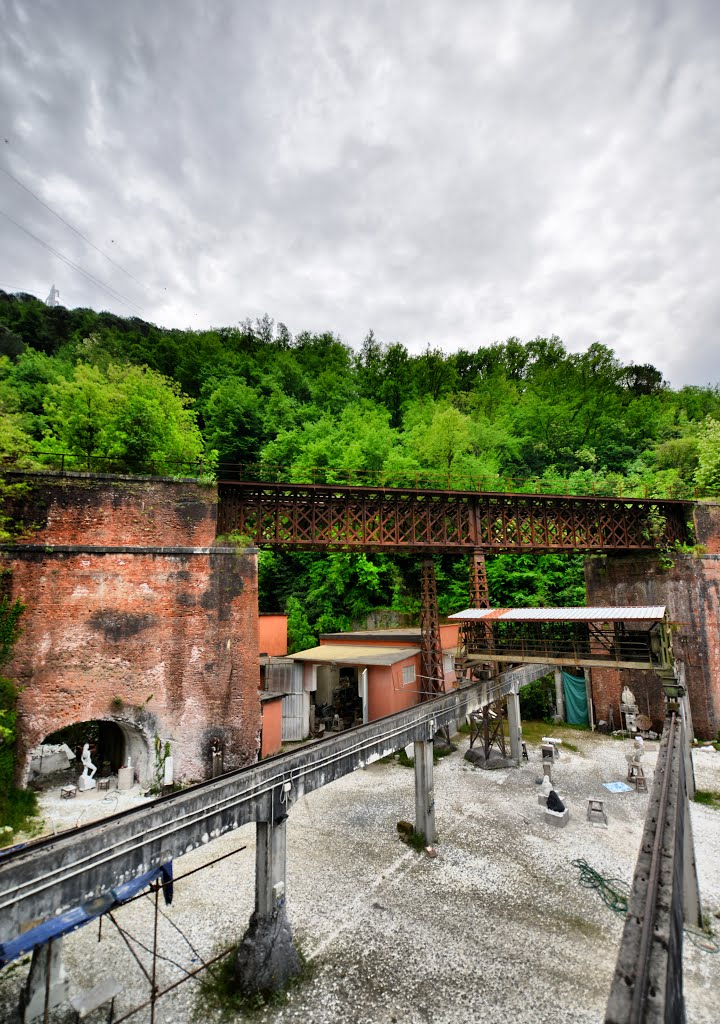 Carrara - ponte vecchia ferrovia marmifera, Каррара