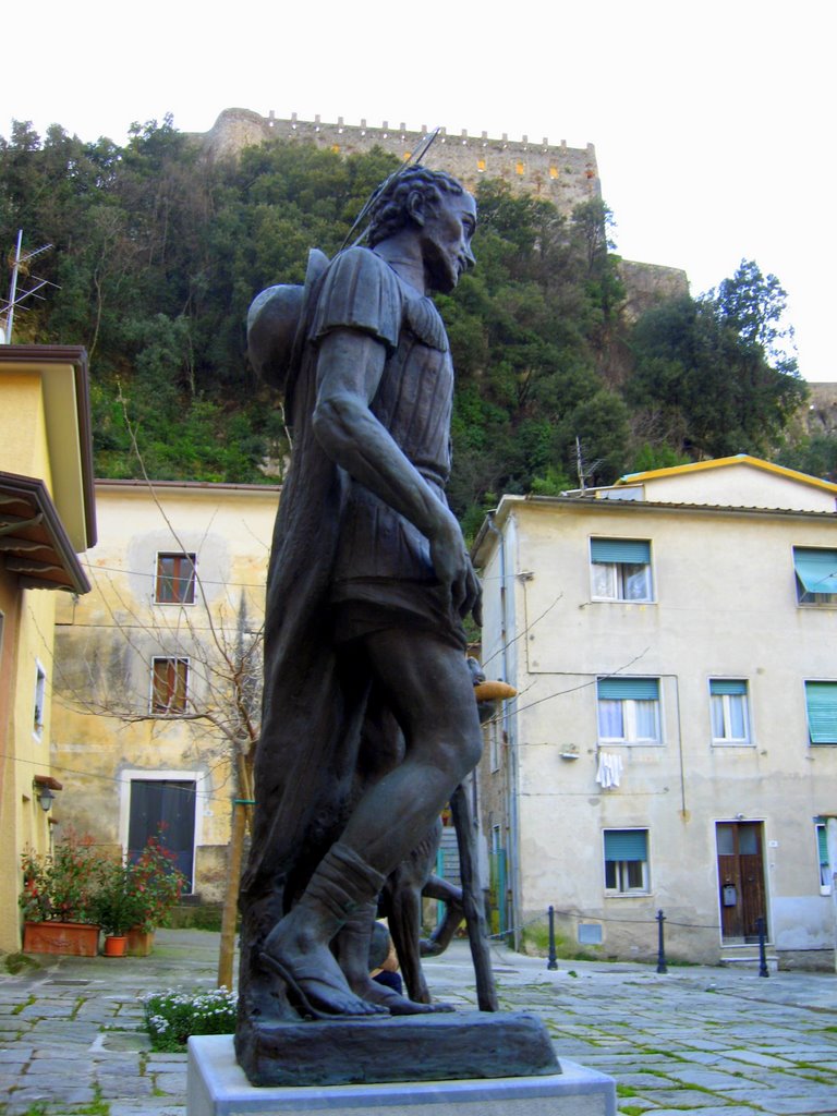 Massa, La Rocca, statua a S. Rocco, Масса