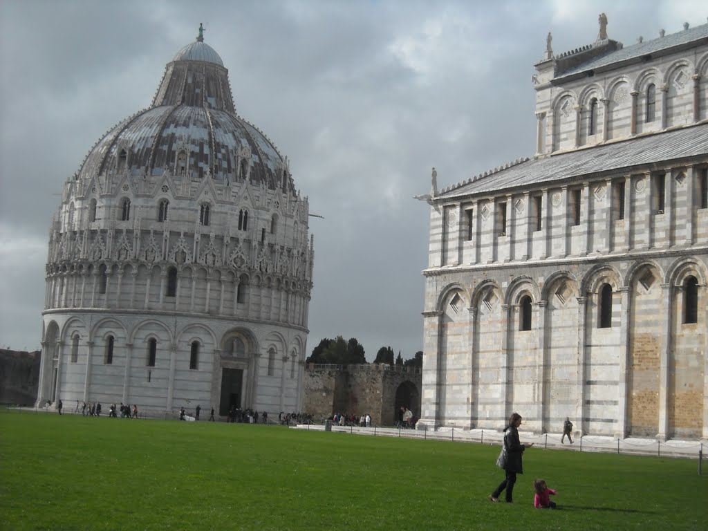 Baptistery and Duomo in Pisa, Пиза