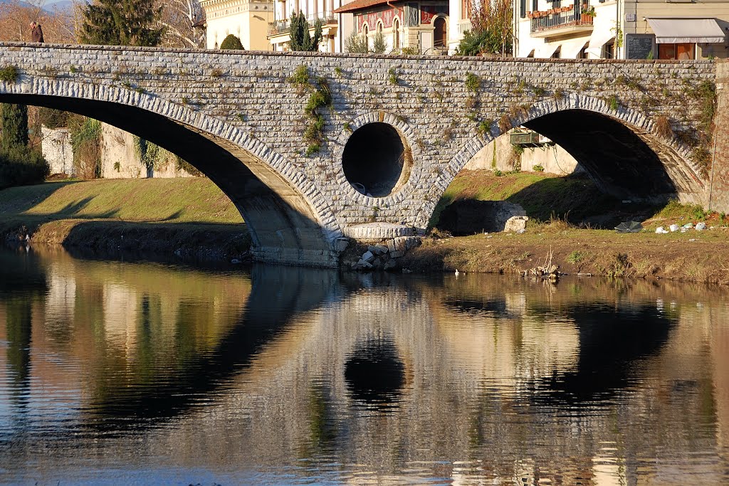 PRATO (PO), Ponte Mercatale, fiume Bisenzio - Reflections under the bridge, Прато