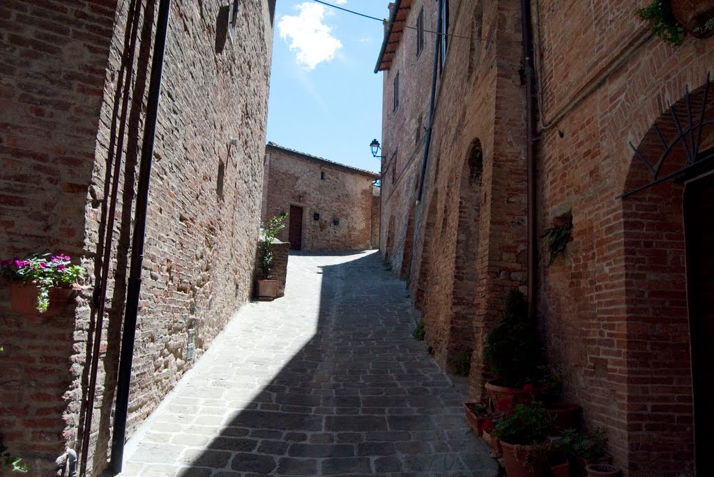 small street of Torrita di Siena, Сьена