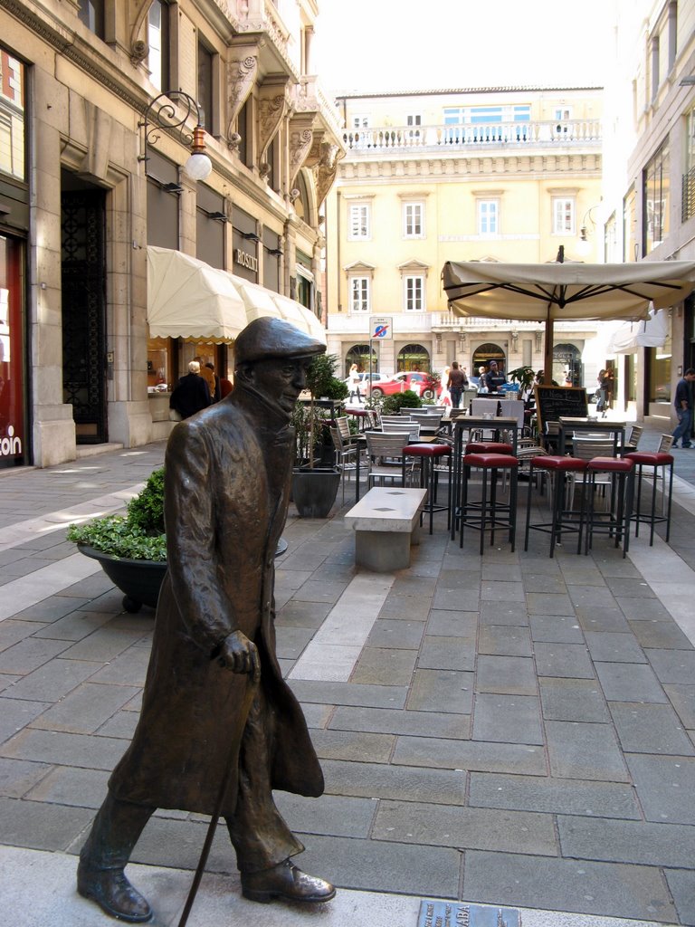 Trieste, statua di Umberto Saba, Триест