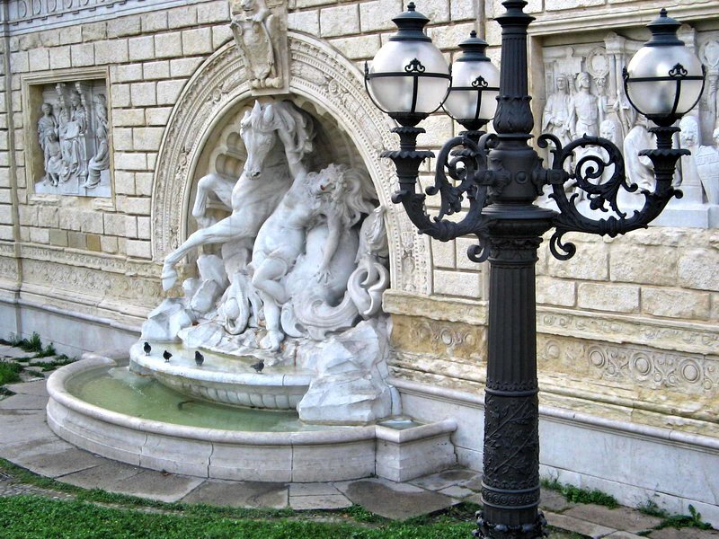 Fountain in public park "La Montagnola", Болонья