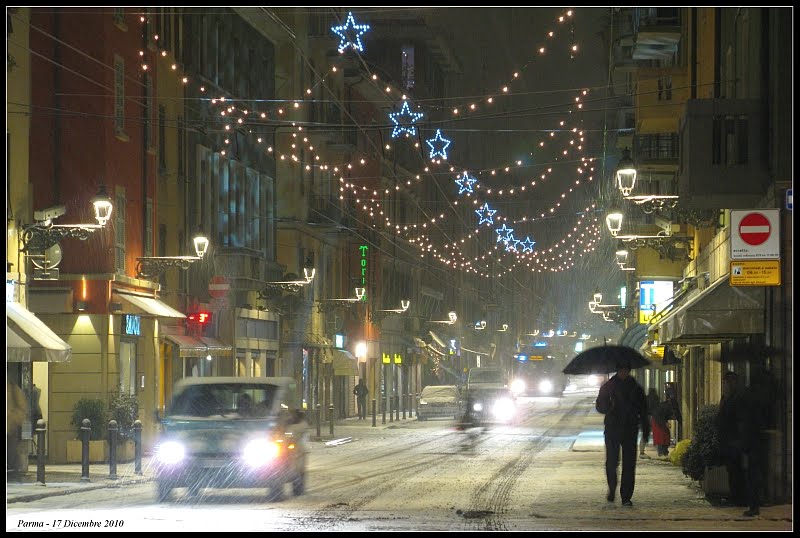 Parma:  Christmas 2010, Snowfall in Garibaldi Street - Natale 2010: Nevicata in Strada Garibaldi, Парма