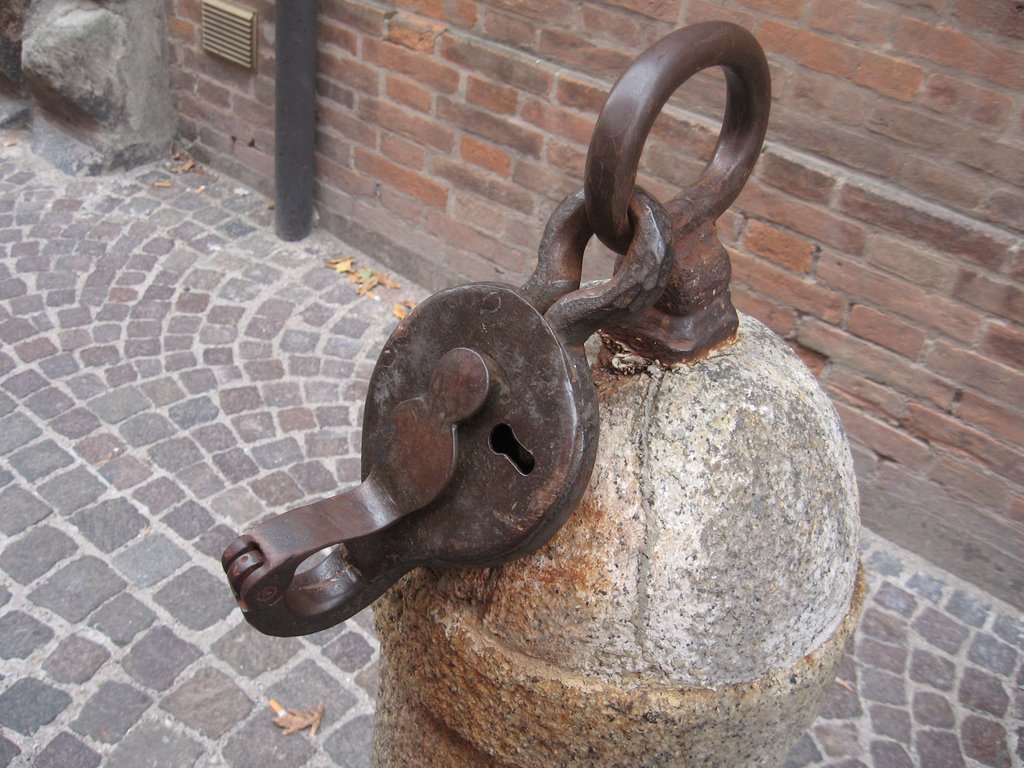 Ravenna street chain lock, Равенна