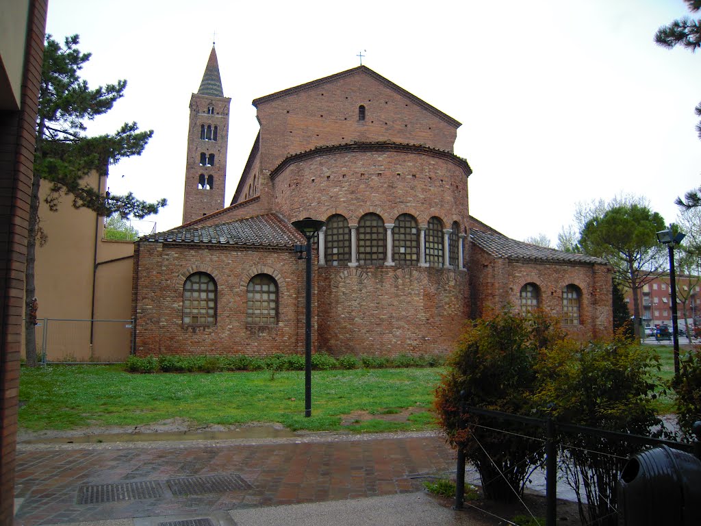 Ravenna - Basilica di S.Giovanni Evangelista, V-XIV Sec. - Lato absidale (13/04/2012), Равенна