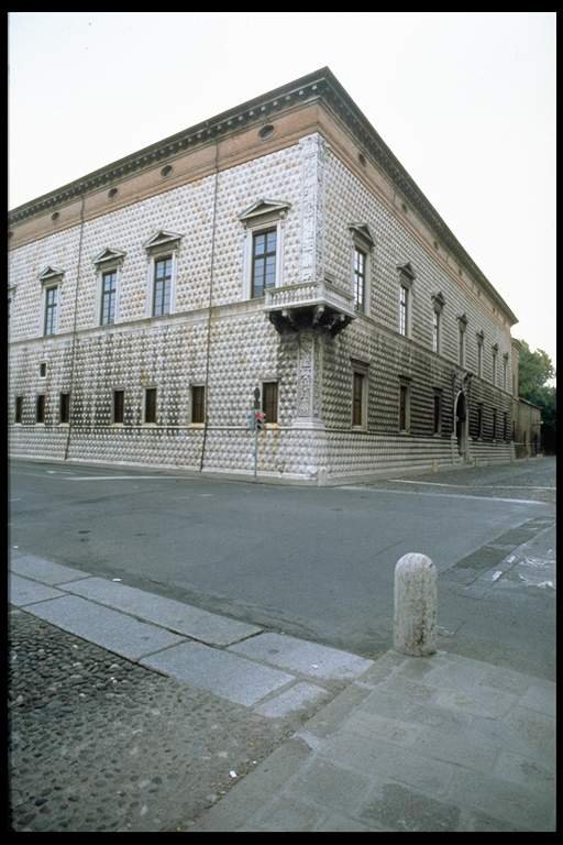 Palazzo dei Diamanti (Ferrara), Феррара