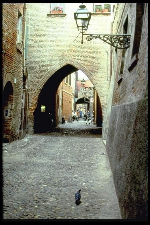 Via delle Volte - zona medievale (Ferrara), Феррара