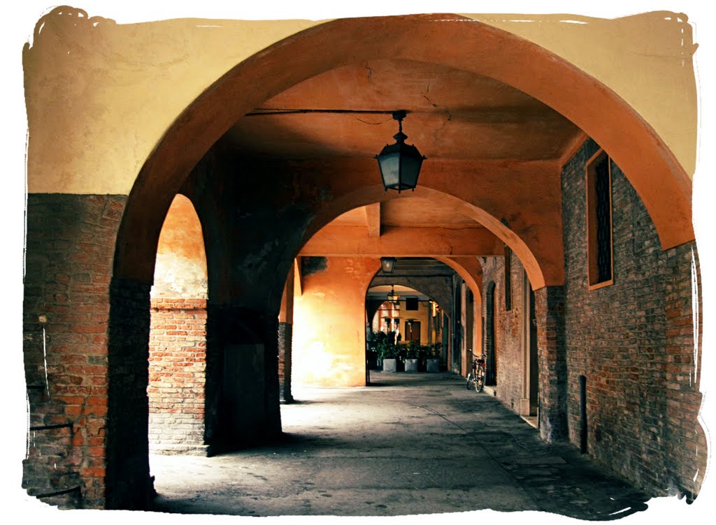 I portici di via Santo Stefano, Феррара