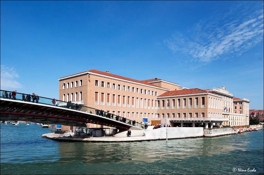 Venice - Bridge the Constitution (Bridge of Calatrava) - Palace of the Region - by nino evola, Венеция