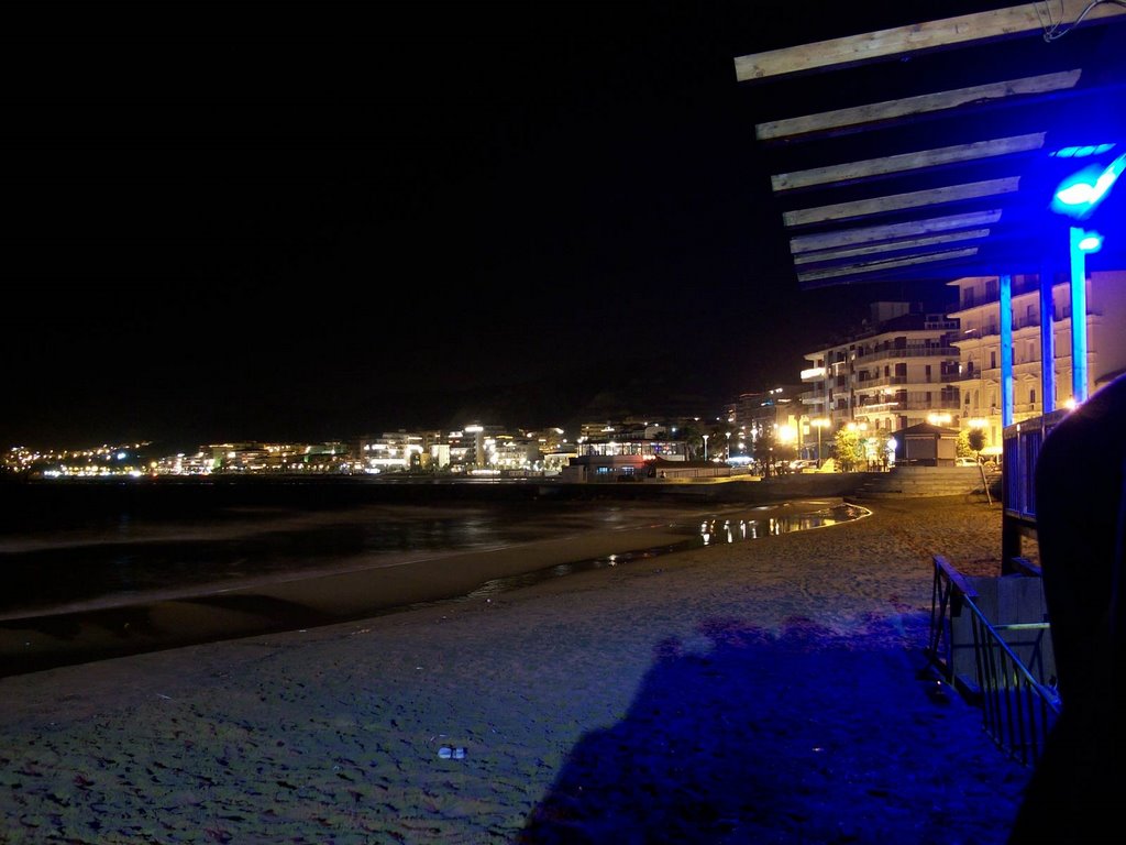 Spiaggia di notte, Кротоне